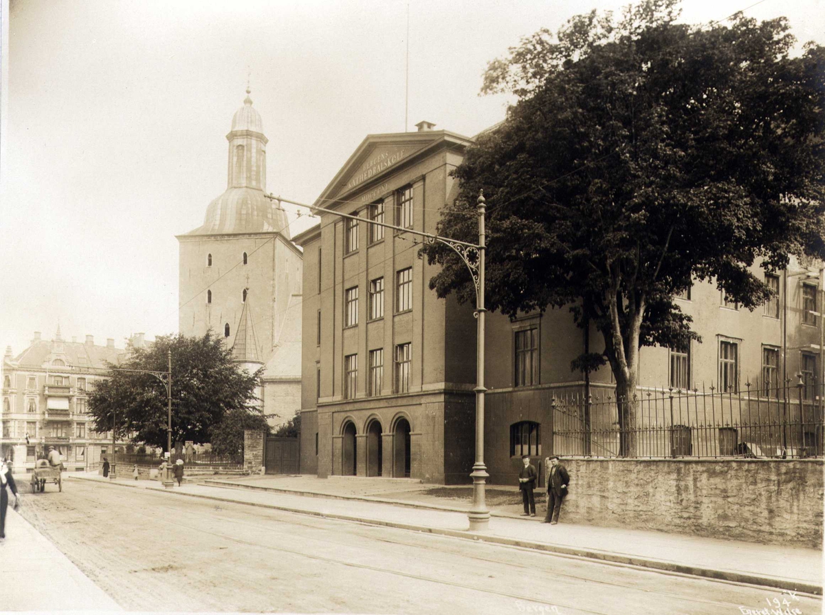 Anders Beer Wilse, Katedralskolen og Domkirken, Bergen, Hordaland. Fotografert 1912.