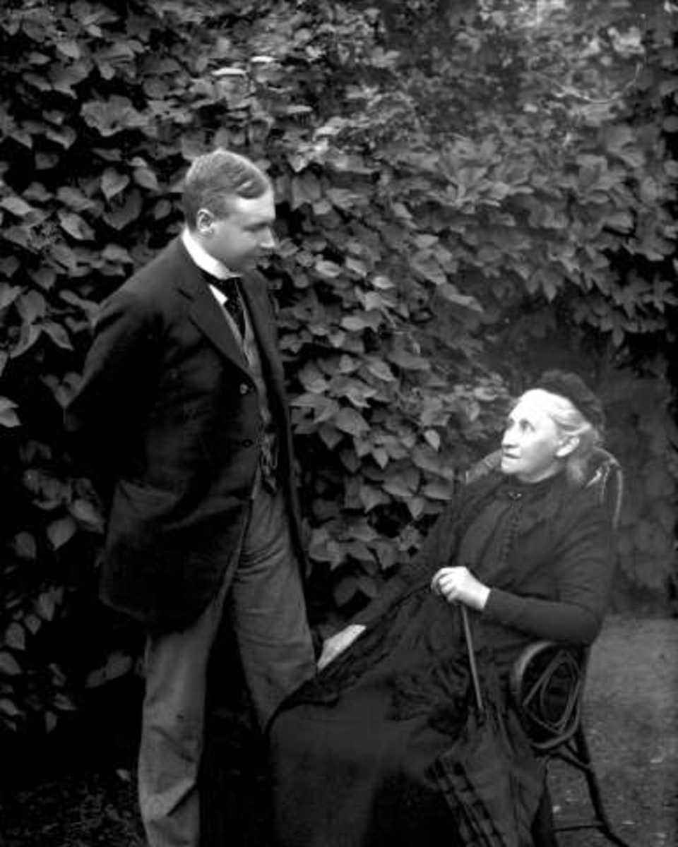 Gustav Borgen, Portrett, Svartskog, (Roald Amundsens Uranienborg) Oppegård kommune, Akershus, mor og sønn, Nils Ytteborg, Susanna Ytteborg, landsted.