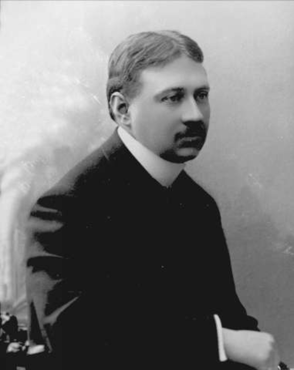 Gustav Borgen, Portrett, mann i mørk dress. Jørgen Walle Hansen.