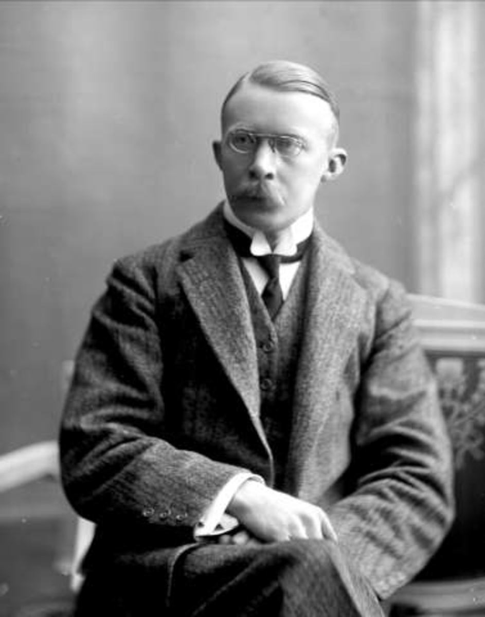 Gustav Borgen, Portrett, mann med briller og bart. Konsul Berck.