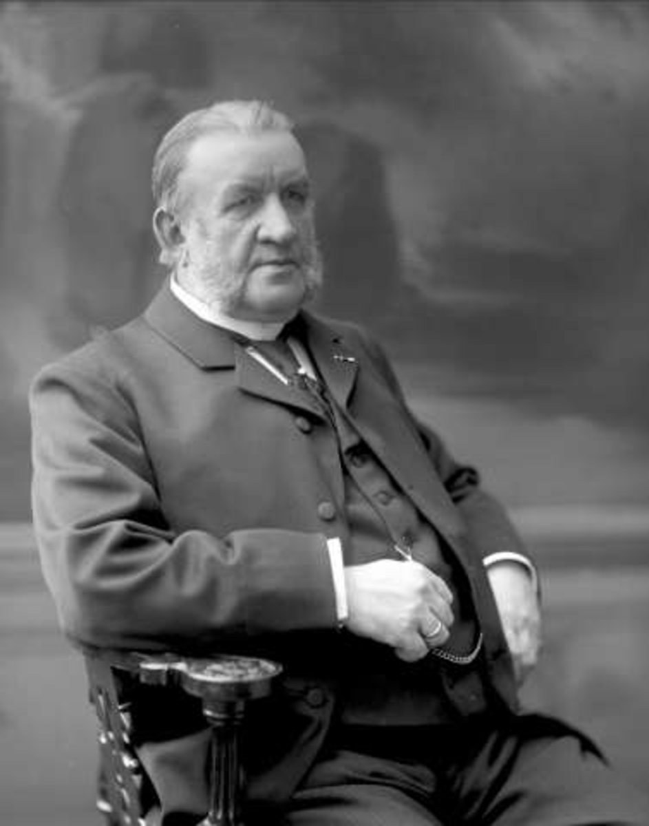 Gustav Borgen, Portrett, mann i dress, kinneskjegg. Herr fogd Garber.