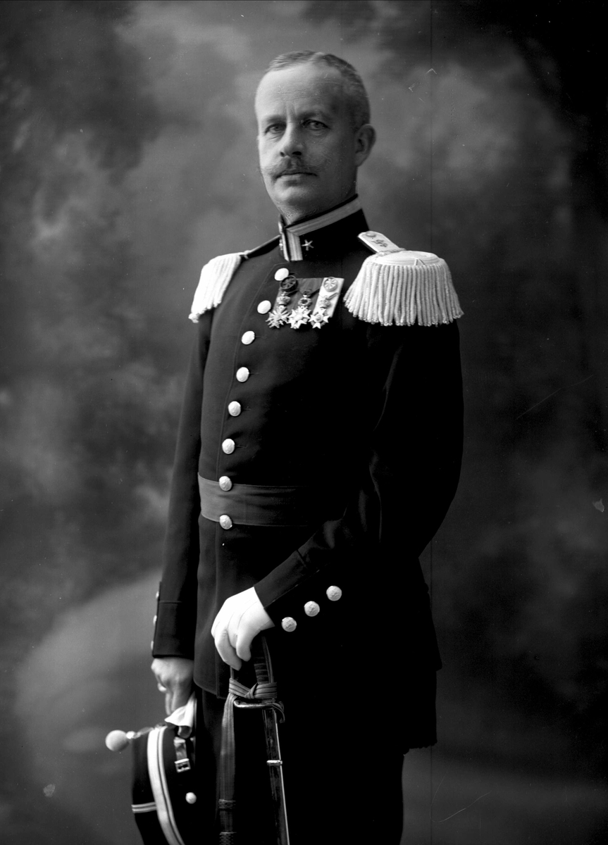 Gustav Borgen, Portrett, John Collett Anker Dahl, født 1866, i uniform som major ved infanteriet som reglementert fra 1910 til 1957. Fotografert 1914.