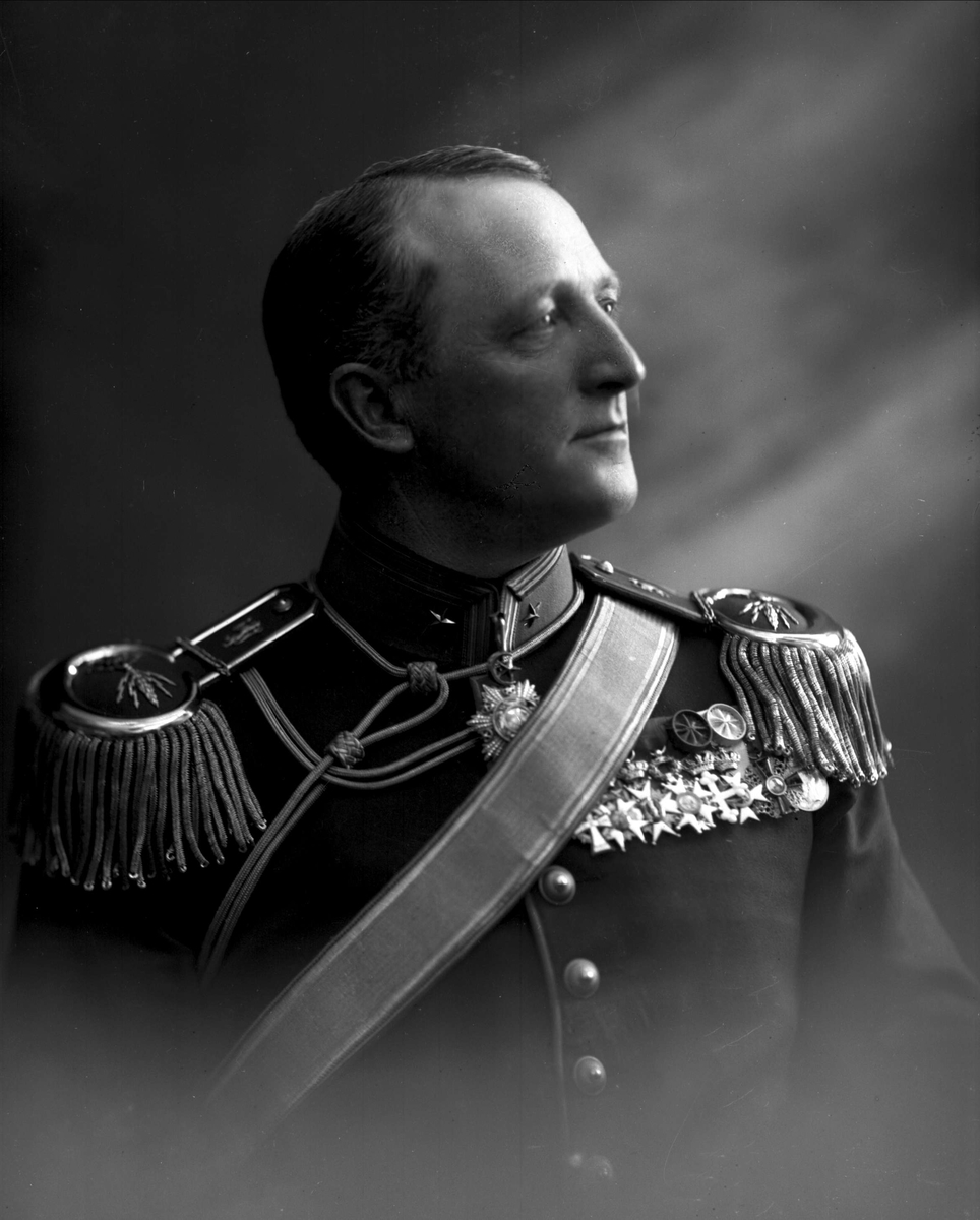 Gustav Borgen, Portrett, Johan Tidemann Sverre, (1867-) i uniform som major..