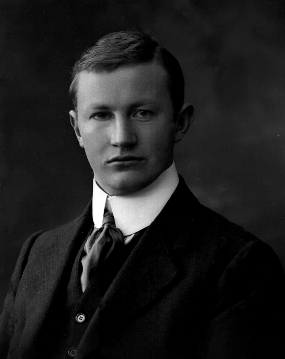 Gustav Borgen, NFB.04870