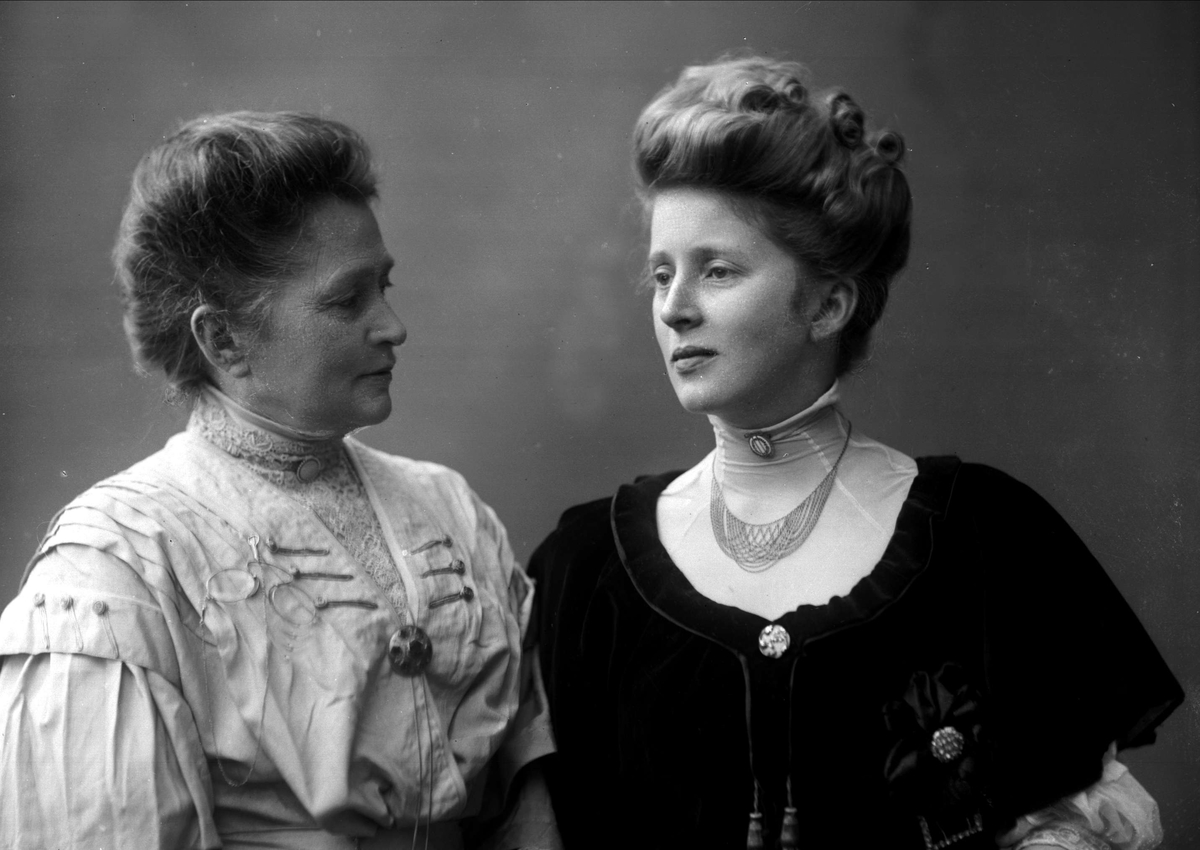 Gustav Borgen, Gruppeportrett, fru Martha Jensen Eckbo og datteren Gunnvor.
