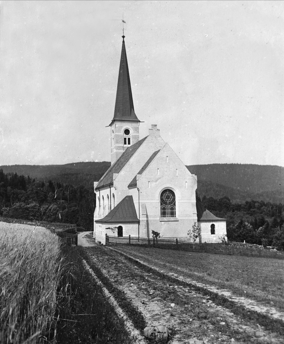 Gustav Borgen, Steinkirke ved åkerkant.