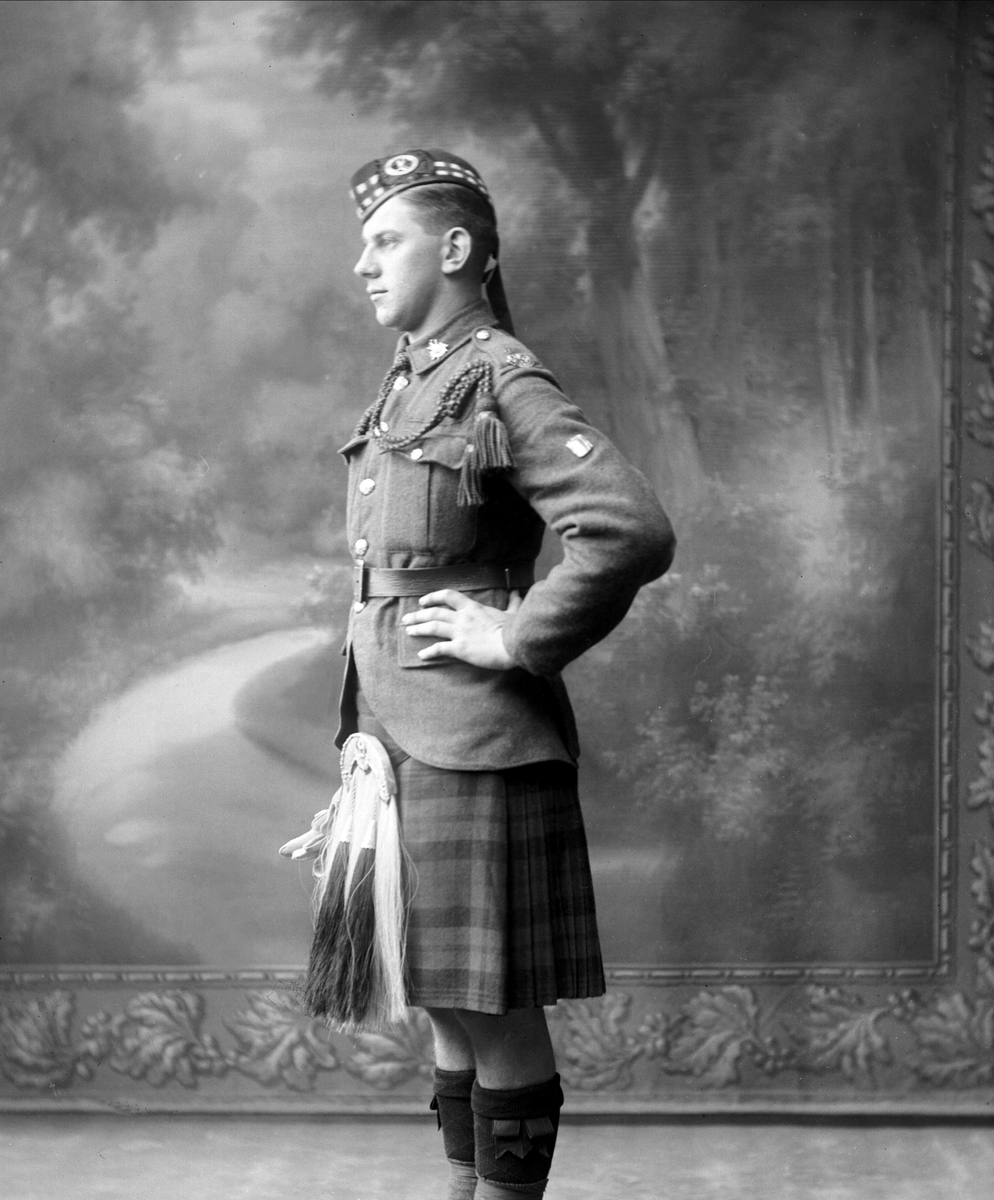 Gustav Borgen, Portrett, mann i britisk uniform, kilt.