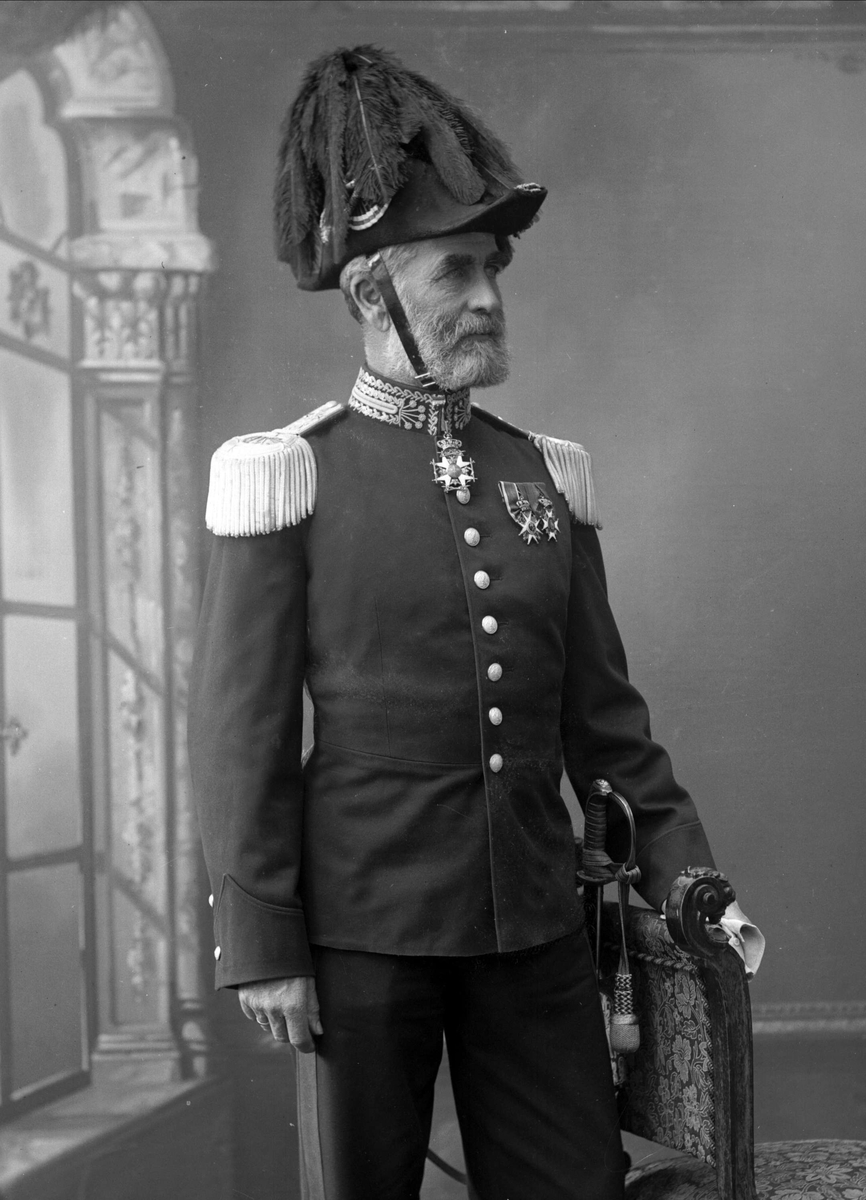 Gustav Borgen, Portrett, Olaf Wilhelm Petersen (1841-1909), i uniform som oberst og sjef for Krigsskolen.