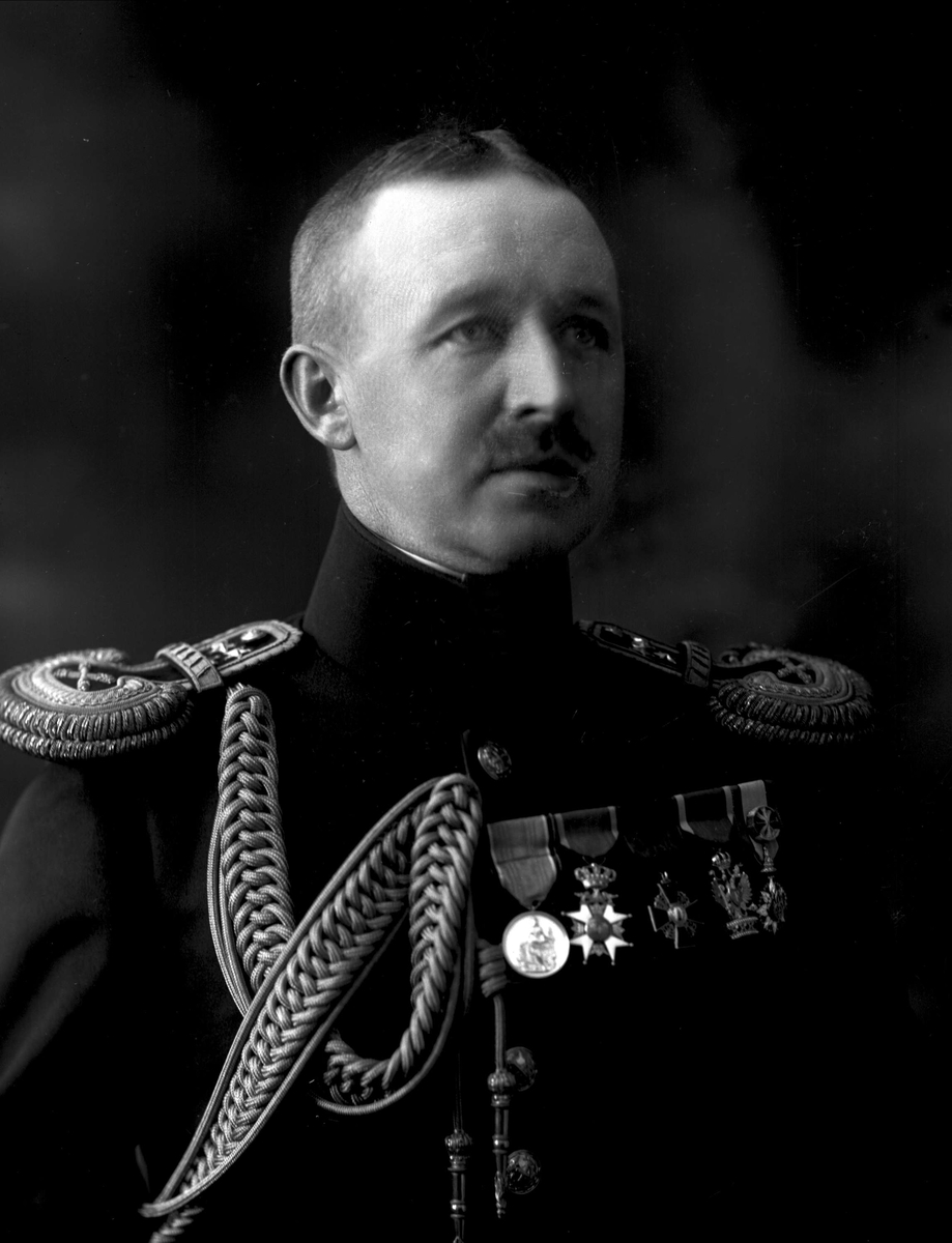 Gustav Borgen, Portrett, Johan I K L'Orange i uniform som kaptein i generalstaben.
