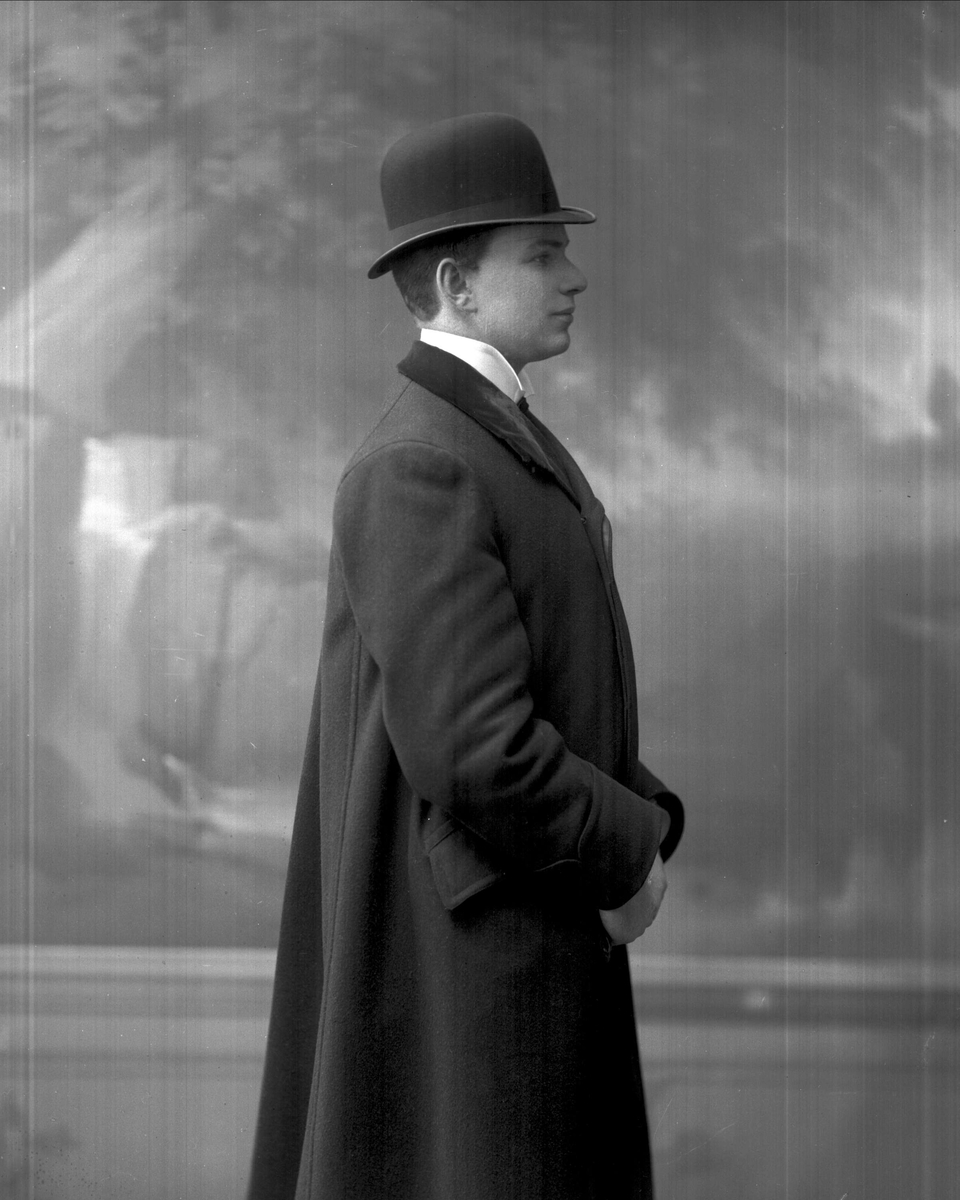 Gustav Borgen, Portrett, skuespiller Sverre Dahl.