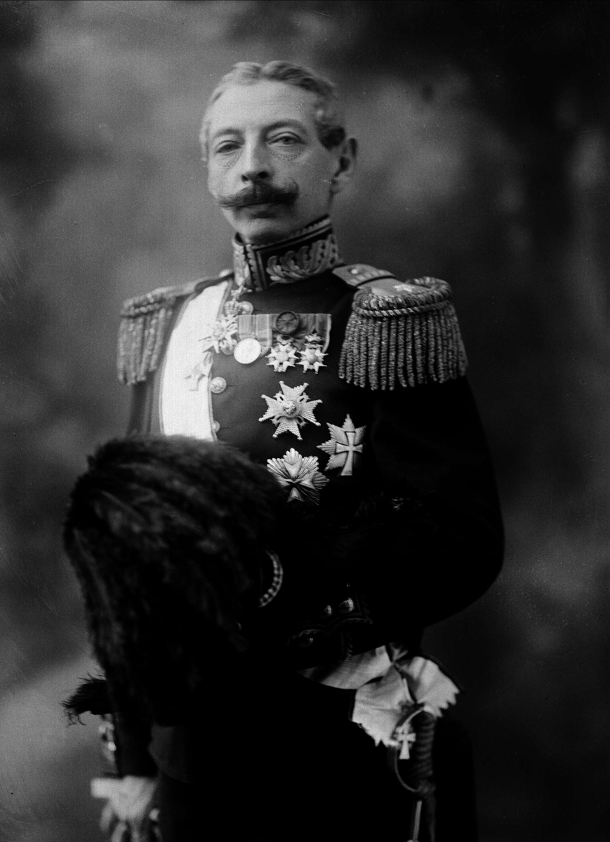 Gustav Borgen, Portrett, Sigwald Bull i uniform.