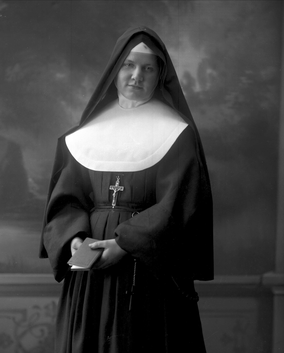 Gustav Borgen, Portrett, nonne, søster Angela.