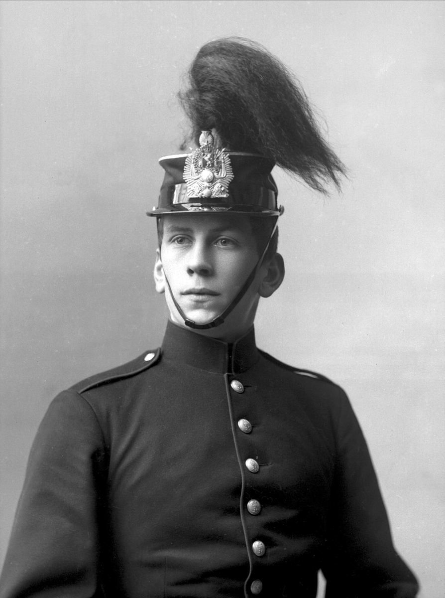 Gustav Borgen, Portrett, mann i kadettuniform.