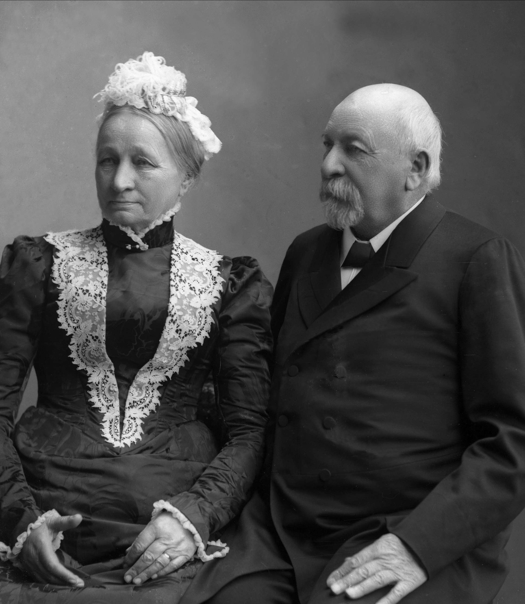 Gustav Borgen, Gruppeportrett, eldre ektepar. Lauritz Benedictus Schibbye og Wilhelmine Antonette, født Solner.