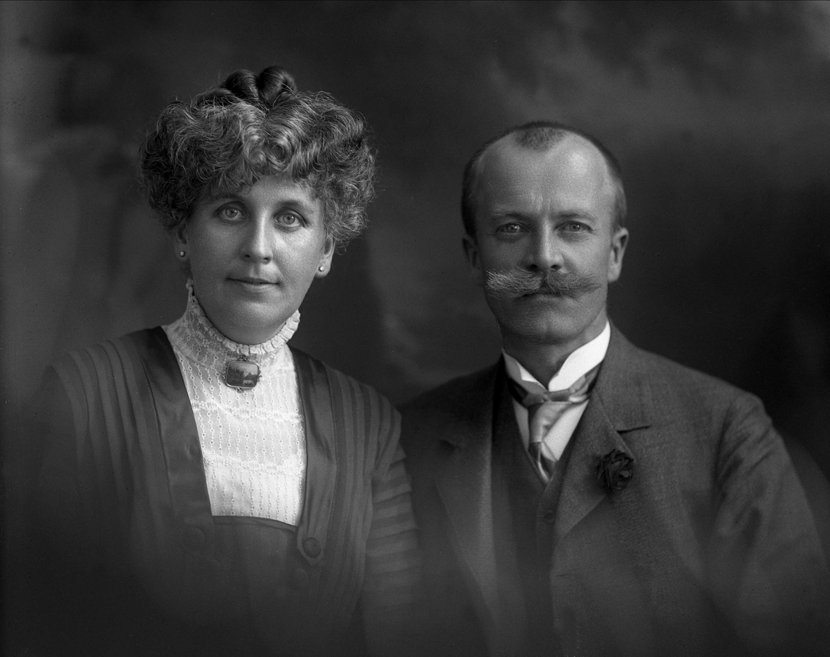 Gustav Borgen, Gruppeportrett, Axel Damman og hustru Gunhild Marie.