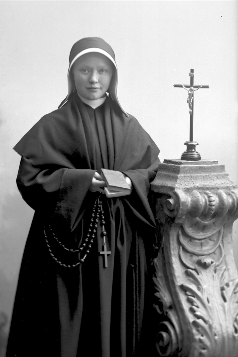 Gustav Borgen, Portrett, nonne, søster Antonie.