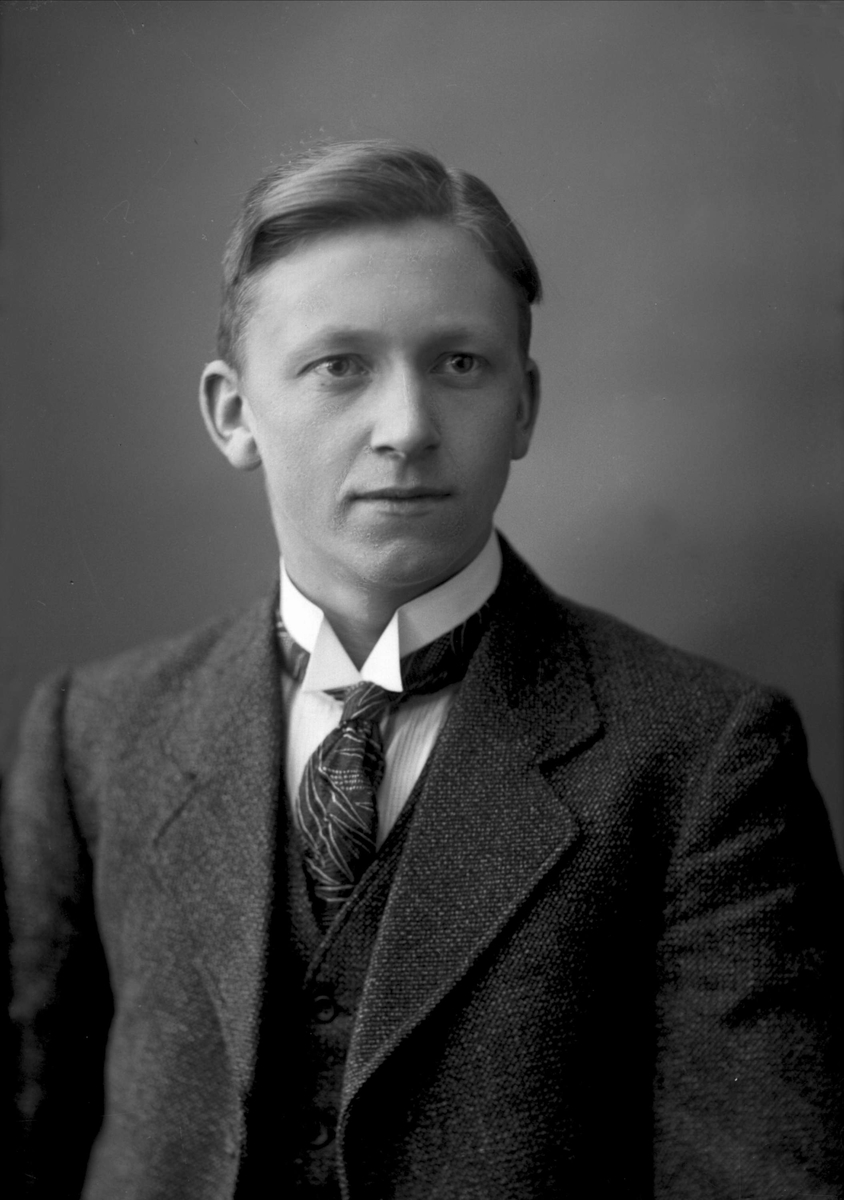 Gustav Borgen, NFB.36677