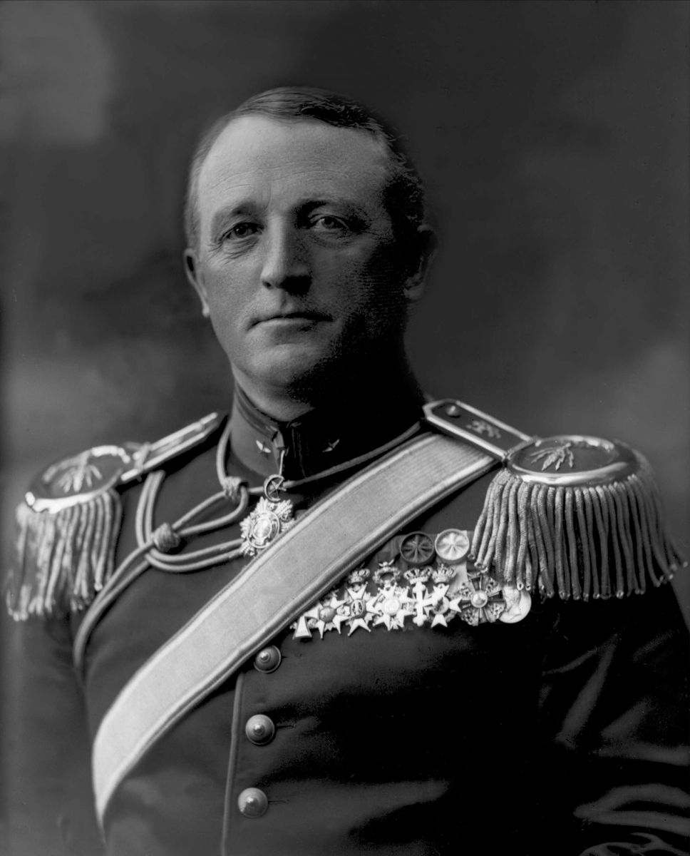 Gustav Borgen, Portrett, Johan Tidemann Sverre i uniform.