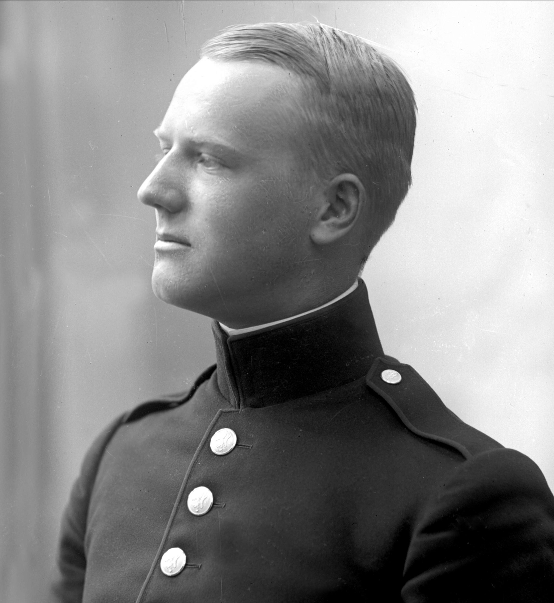 Gustav Borgen, Portrett, mann i kadettuniform.