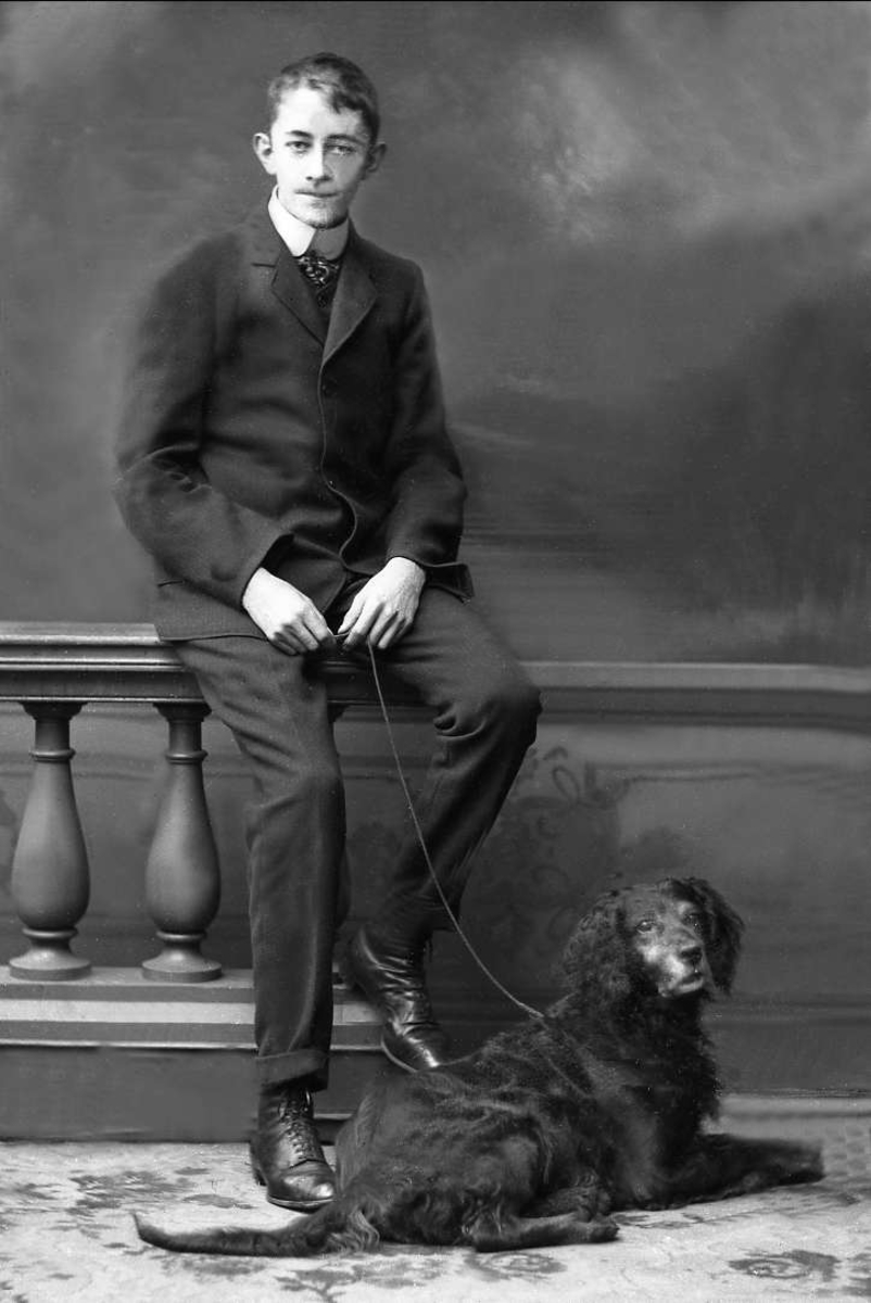 Gustav Borgen, Portrett, mann med hund i bånd. Herr Prytz