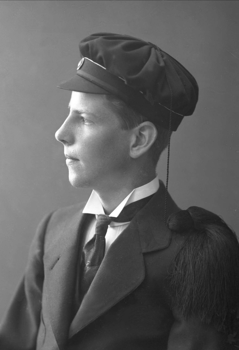 Gustav Borgen, Portrett, mann med studentlue. Student Alf Mohn.