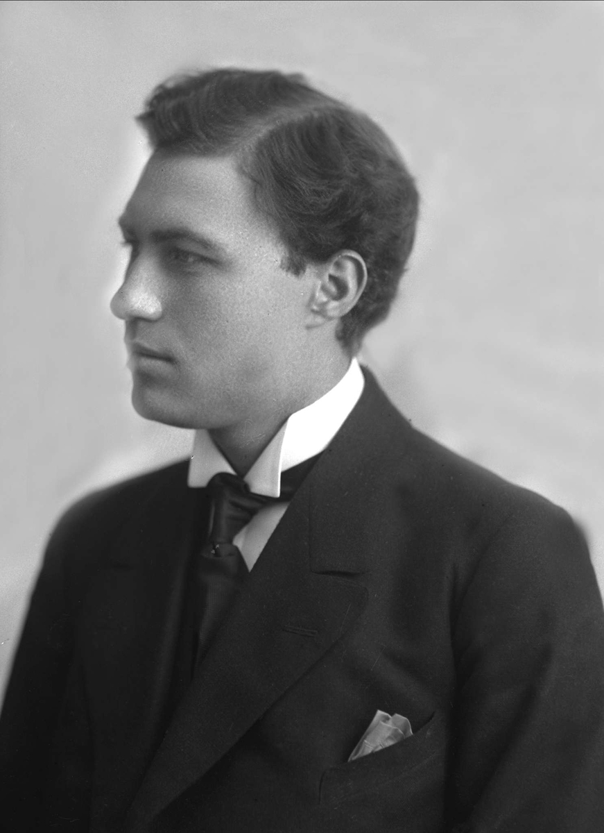 Gustav Borgen, Portrett, Kolbein Melvar, Det Norske Teater.