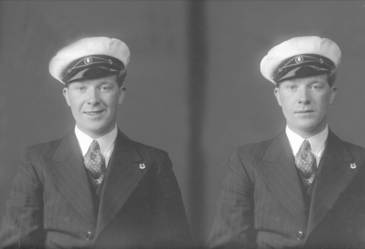 Gustav Borgen, Portrett, to eksponeringer, mann med uniformslue, musikkorps. B Johansen.