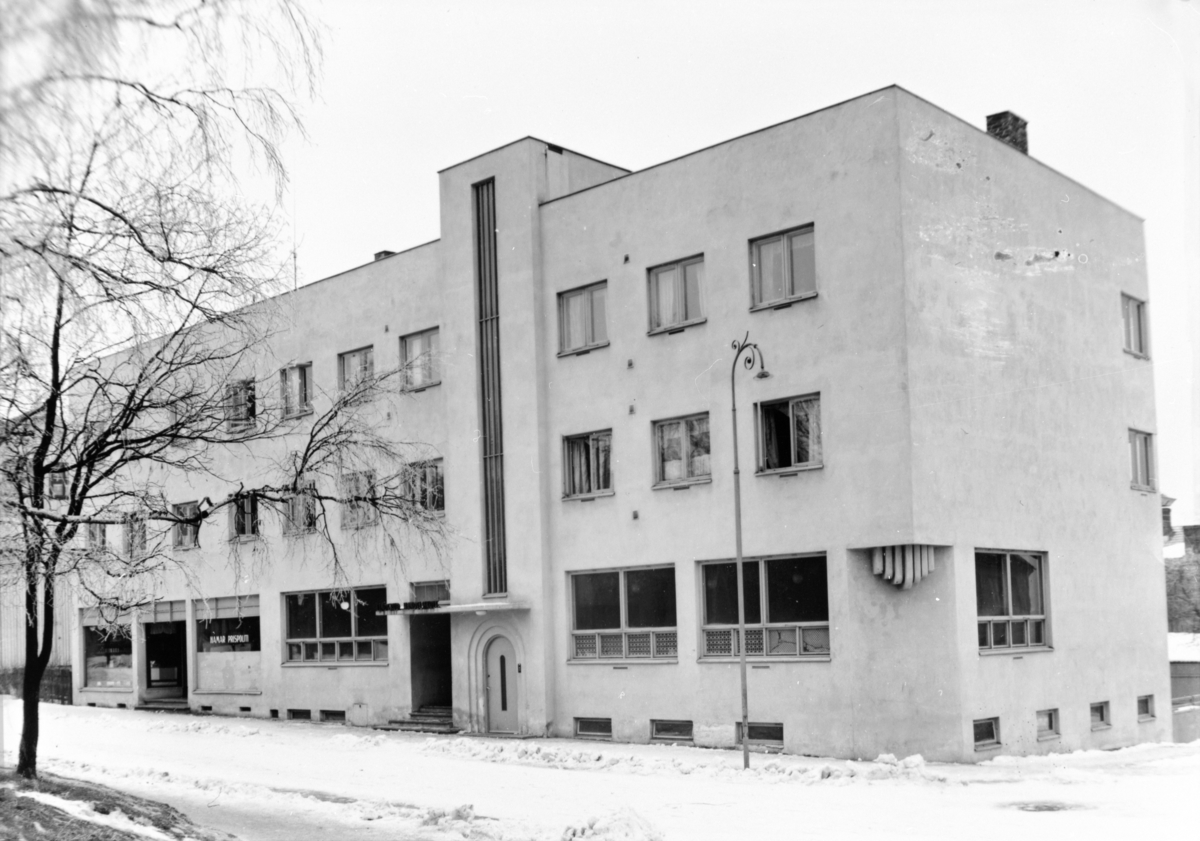 Anno Domkirkeodden, EKSTERIØR STORHAMARGATA 34, LINNERUDS HANDELSSKOLE, TIL VENSTRE: HAMAR PRISPOLITI