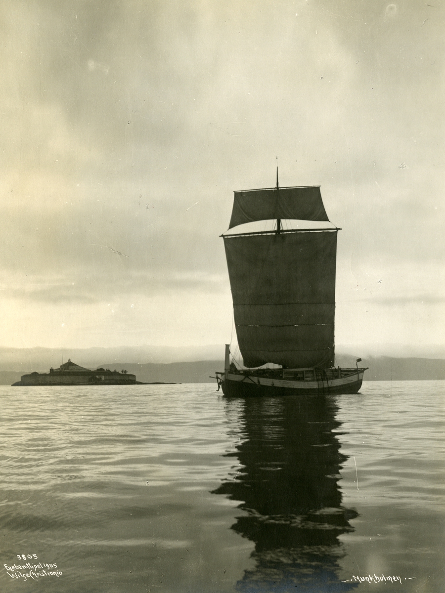 Anders Beer Wilse, Seilbåt ved Munkholmen utenfor Trondheim.