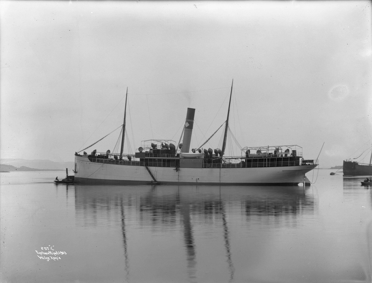 Anders Beer Wilse, D/S Salvatore di Giorgio (b. 1903, Akers Mekaniske Verksted, Christiania), i bøyen