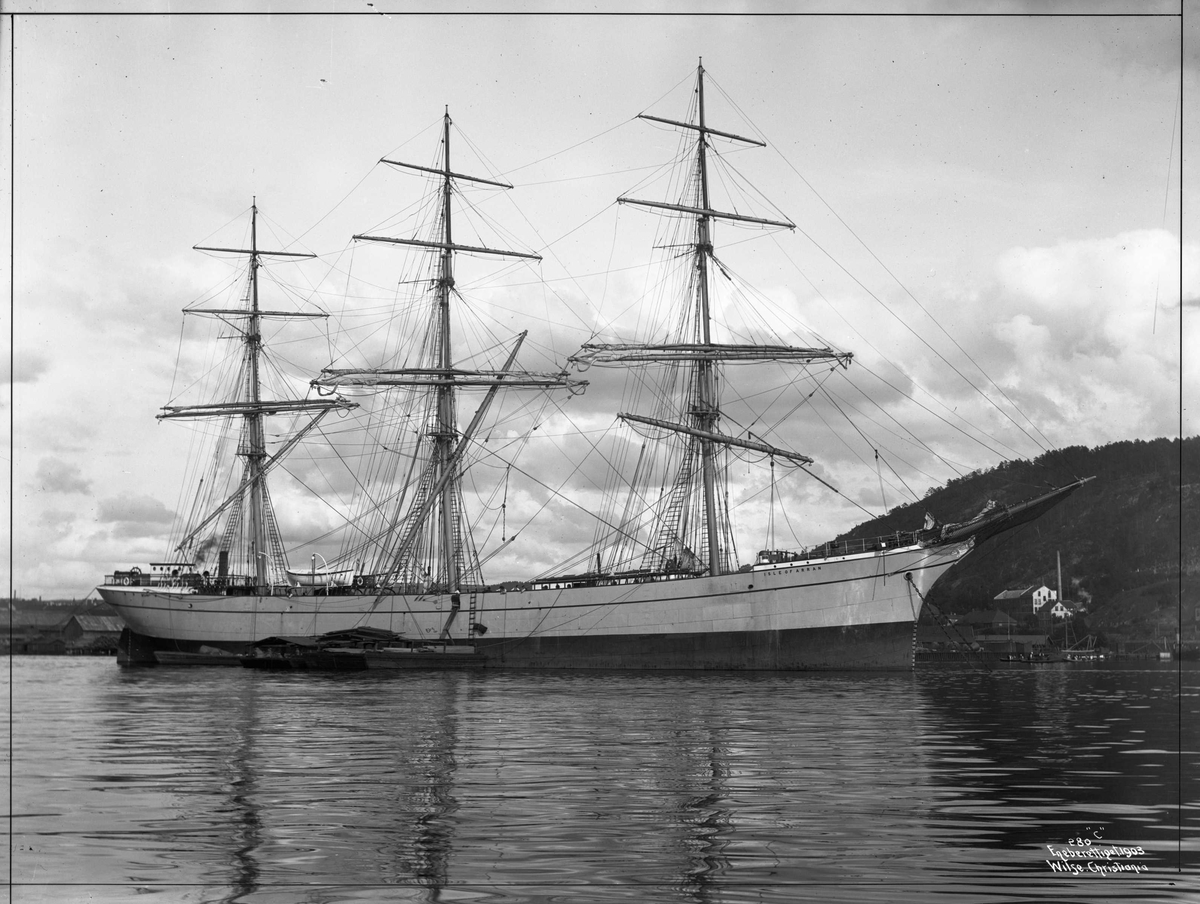 Anders Beer Wilse, Isle of Arran (b. 1892, T.B. Seath & Co., Rutherglen), engelsk skip