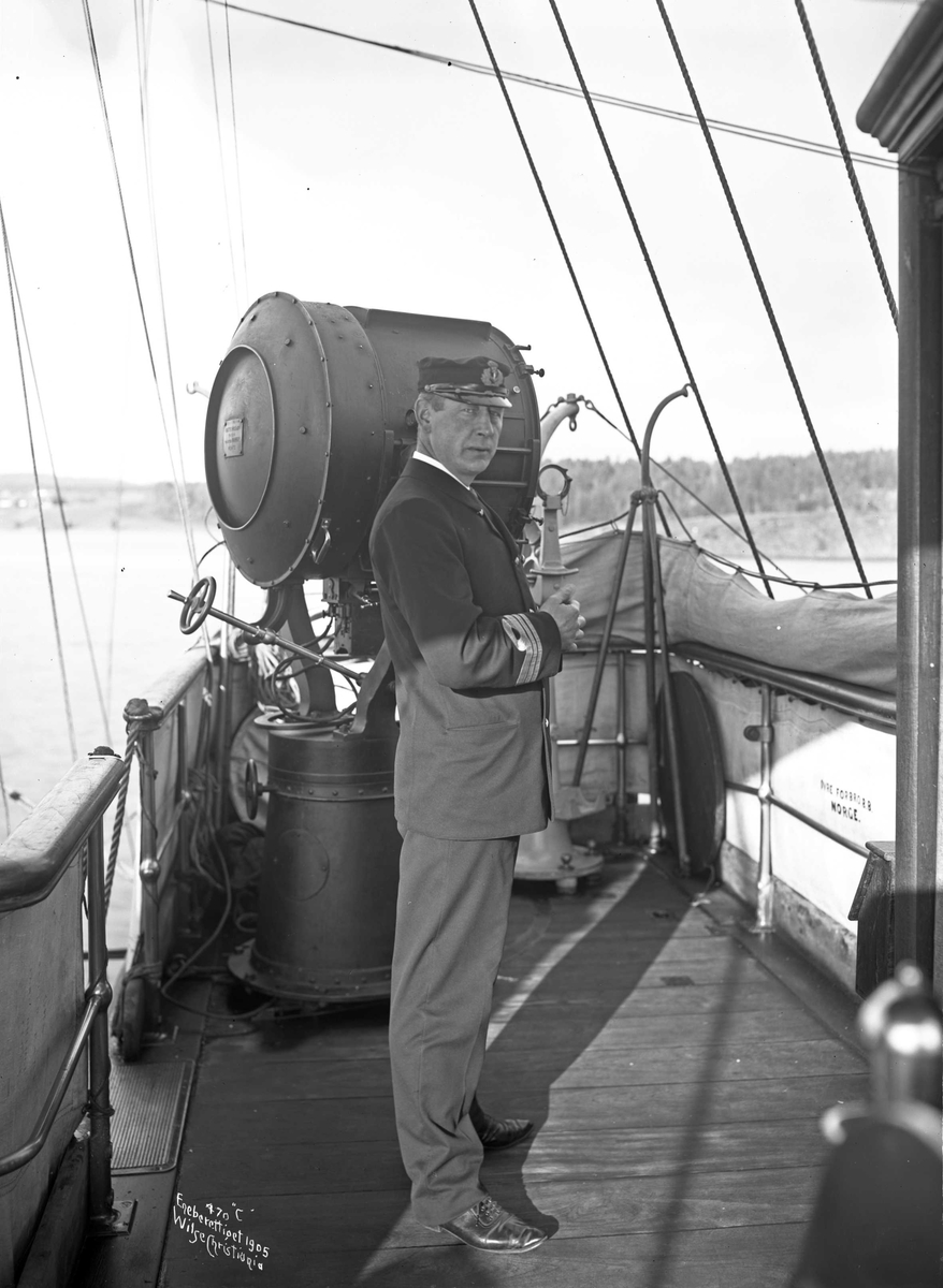Anders Beer Wilse, Kommandørkaptein Holst