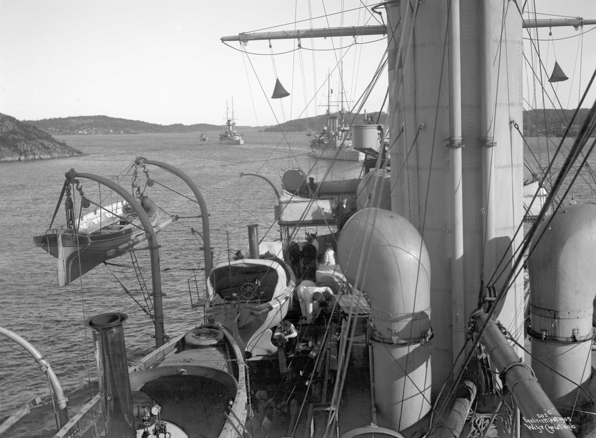 Anders Beer Wilse, Eskadren, sett fra merset