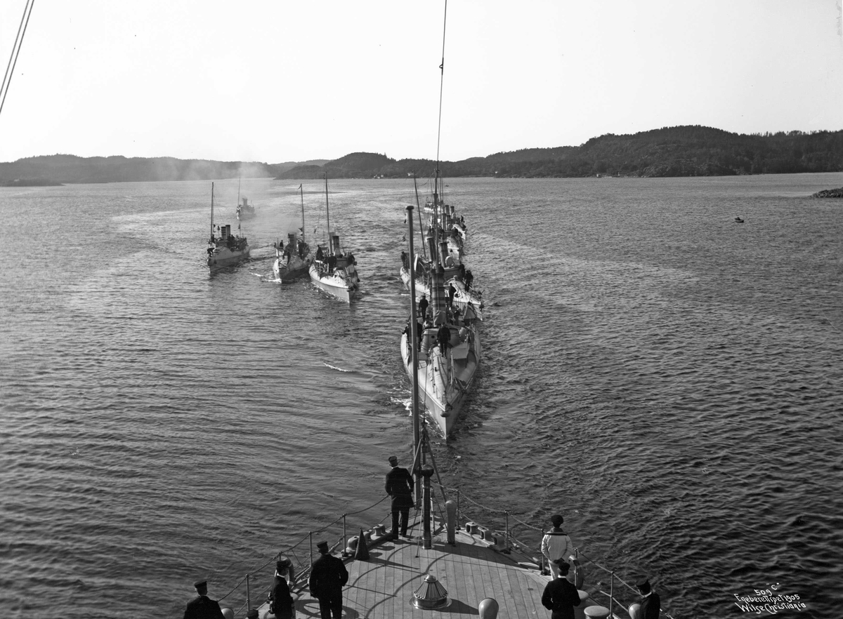 Anders Beer Wilse, Torpedobåter danner kile