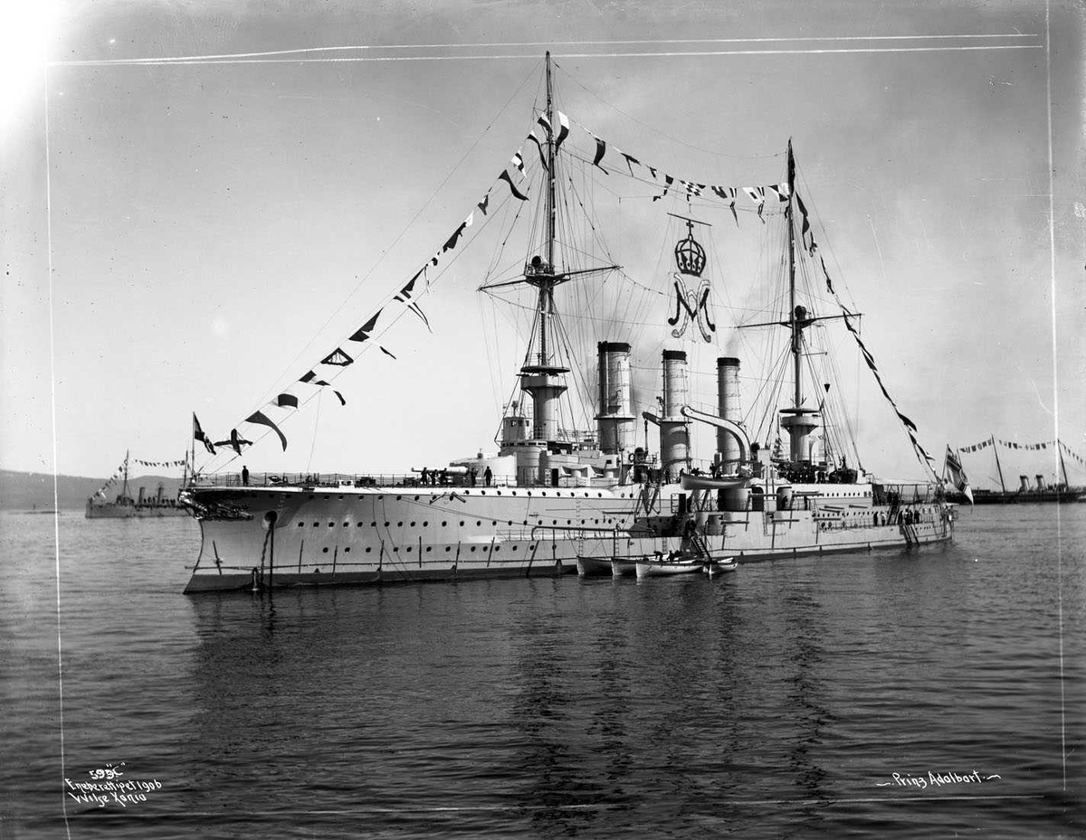 Anders Beer Wilse, SMS 'Prinz Adalbert' (b. 1904, Kaiserliche Werft Kiel, Kiel), HMS 'Talbot' og 'Polyanaya Zvezda' (Polarstjernen), i Trondhjem i forbindelse med kroningen av Kong Haakon VII.