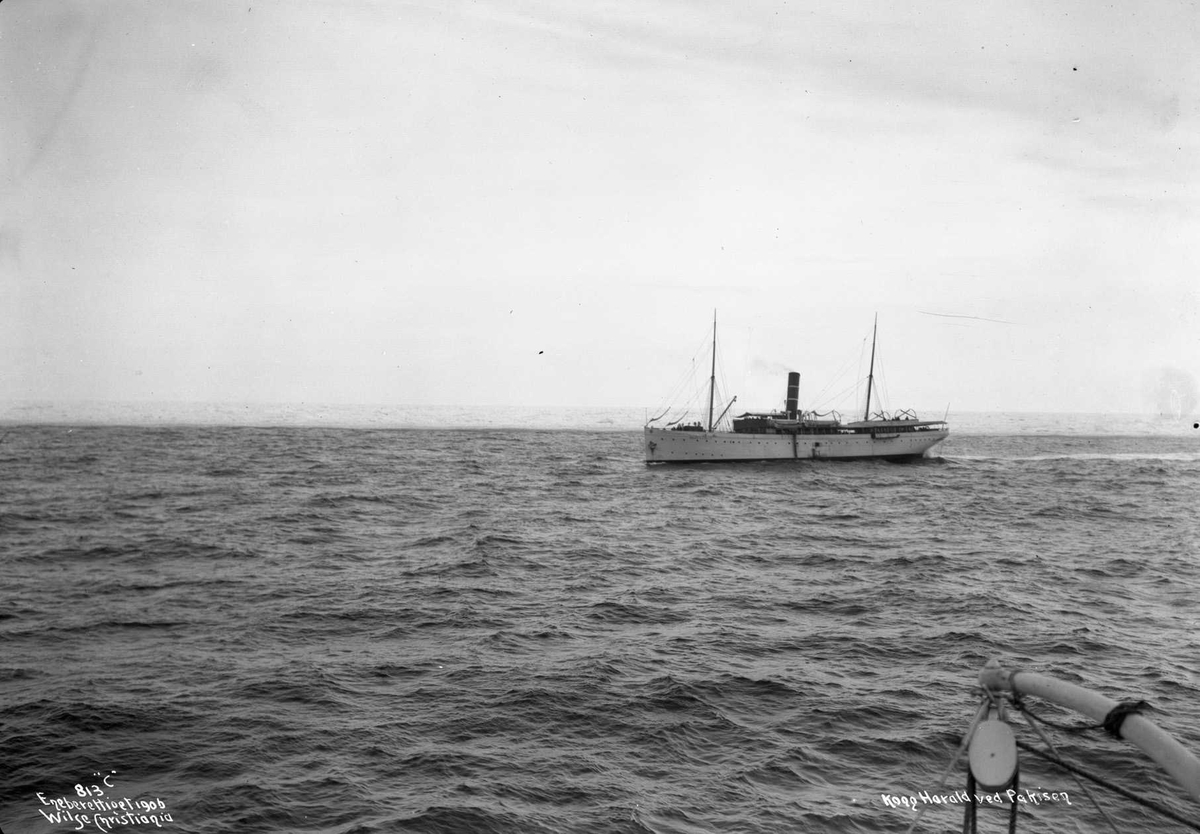 Anders Beer Wilse, D/S Kong Harald (b. 1890, Tecklenborg, Geestemünde), utenfor pakkisen