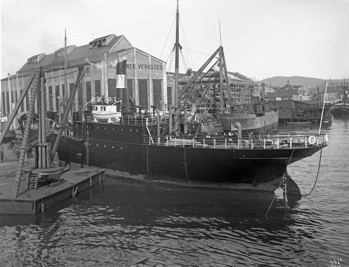 Anders Beer Wilse, D/S Lofoten (b. 1913, Akers Mekaniske Verksted, Christiania), v. Akers Mek. V.