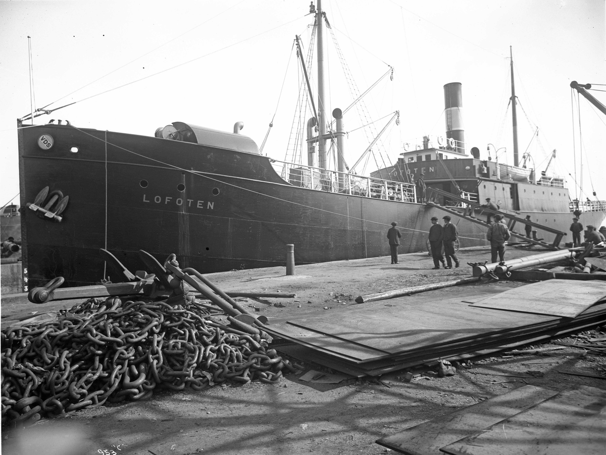 Anders Beer Wilse, D/S Lofoten (b. 1913, Akers Mekaniske Verksted, Christiania), v. Akers mekaniske verksted, Christiania