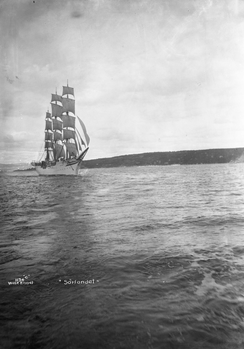 Anders Beer Wilse, Sørlandet (b. 1927, Høivolds Mekaniske Verksted, Kristiansand), skoleskip