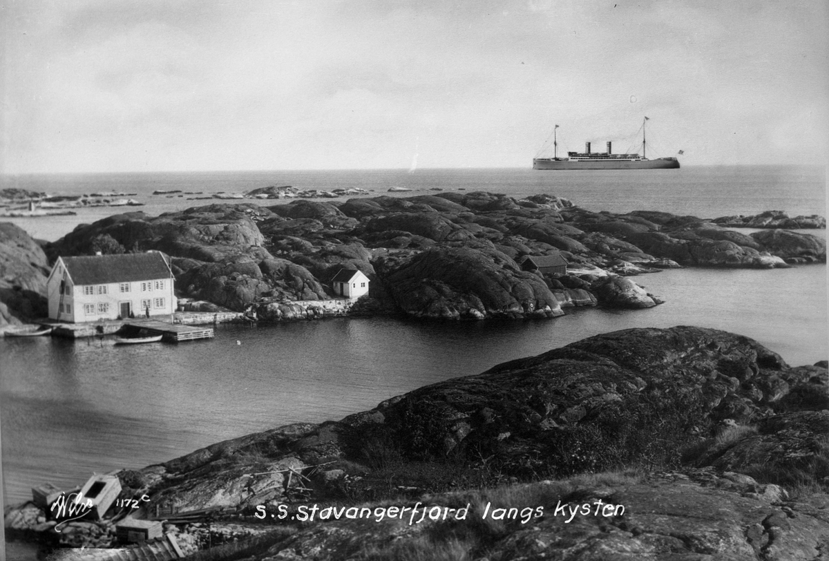 Anders Beer Wilse, Stavangerfjord (b. 1918, Cammell, Laird & Co., Birkenhead) langs kysten