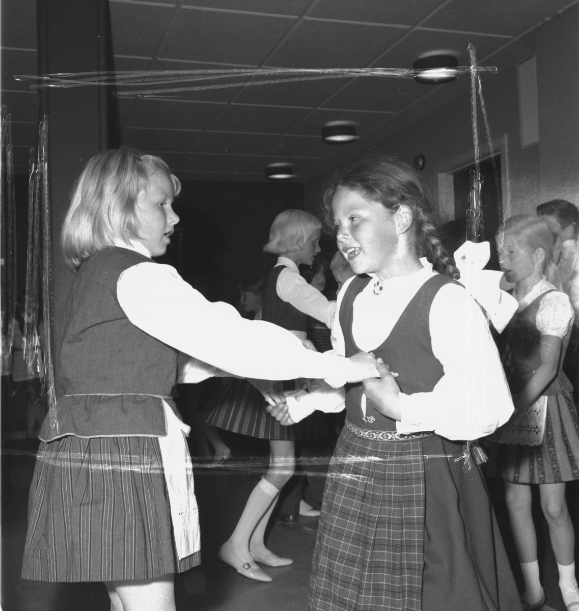Per Magne Grue, Tynset, Barneleikaring, Barn som danser