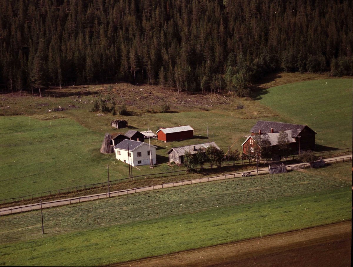 Widerøes Flyveselskap A/S, Gårdsbruk.Berget nordre