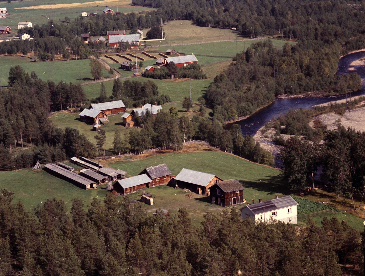 Widerøes Flyveselskap A/S, Gårdsbruk (Plassgarden).