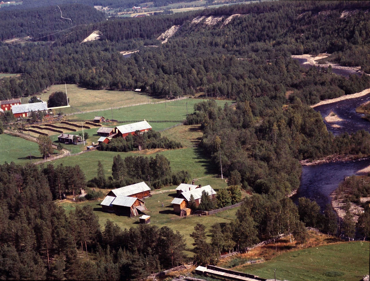 Widerøes Flyveselskap A/S, Gårdsbruk (Nytrøplassen).