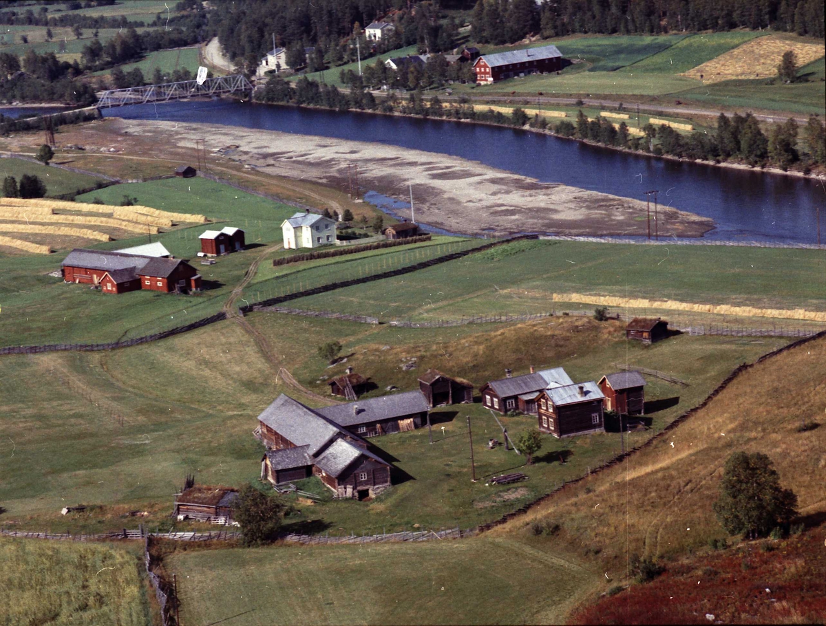 Widerøes Flyveselskap A/S, Gårdsbruk (Stor Peran) Eriksbakken.