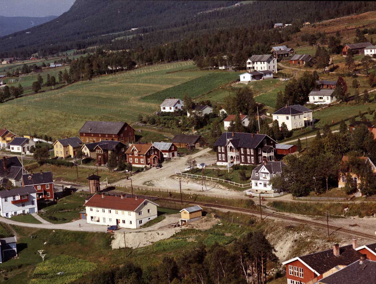 Widerøes Flyveselskap A/S, Oversikt over deler av Alvdal sentrum.