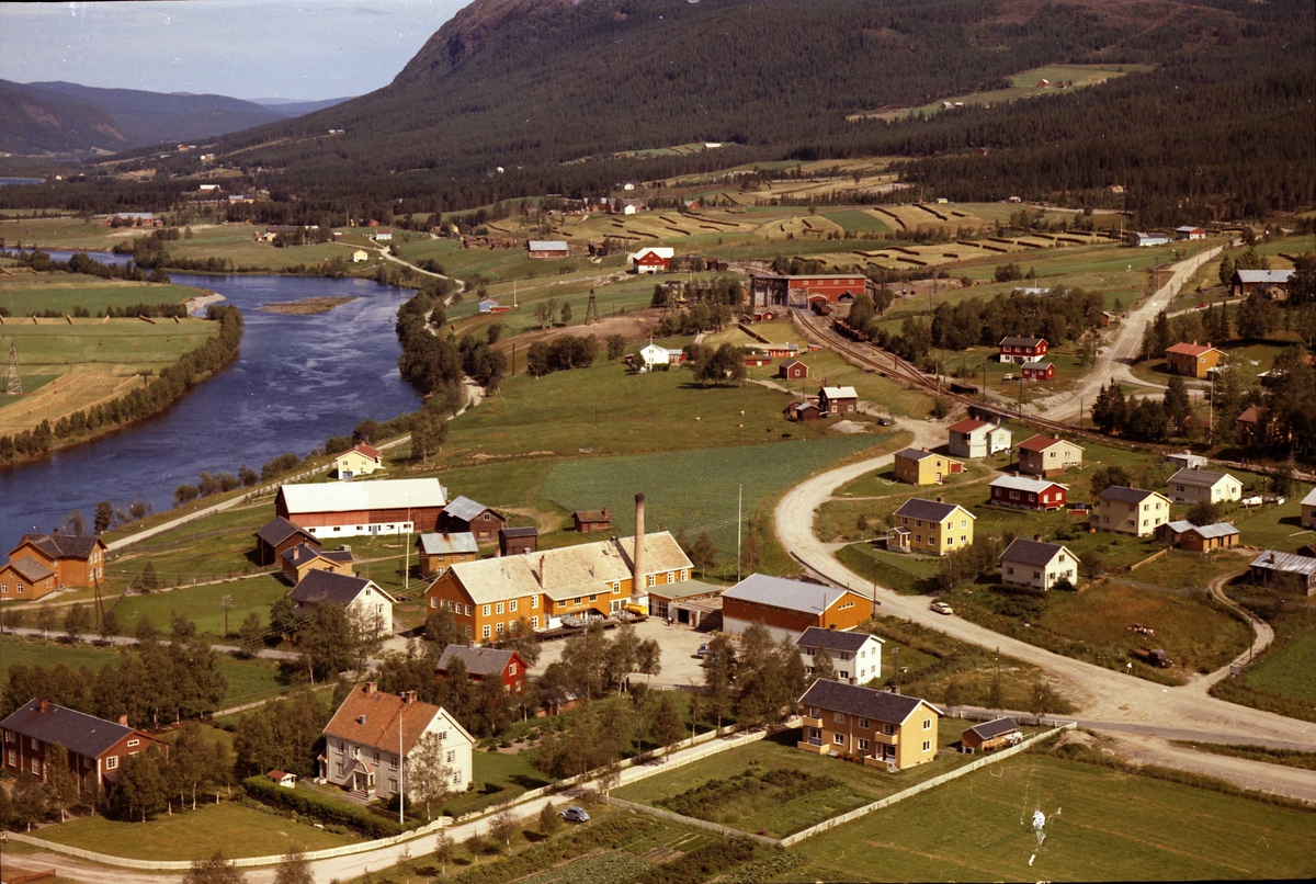 Widerøes Flyveselskap A/S, Oversikt over Alvdal, Alvdal meieri.