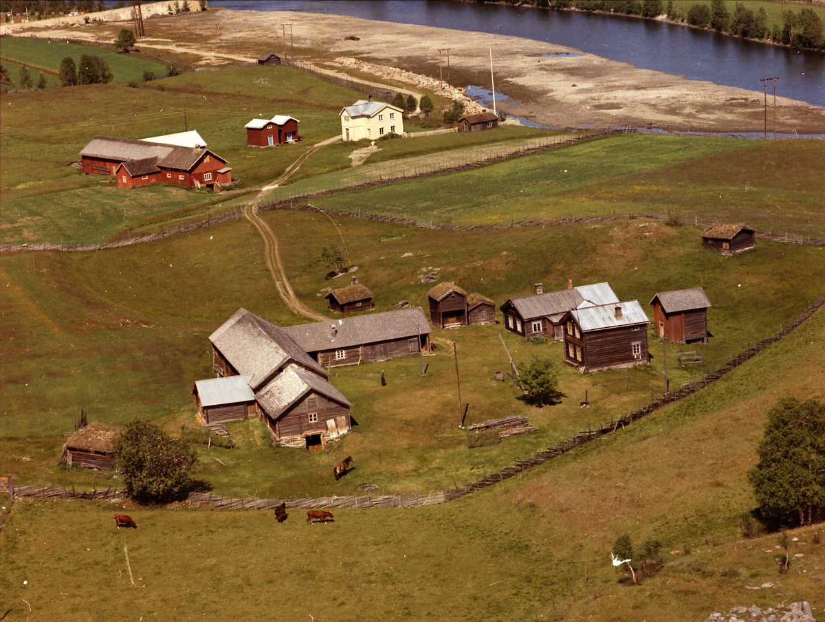 Widerøes Flyveselskap A/S, Gårdsbruk StorPeran, Eriksbakken.