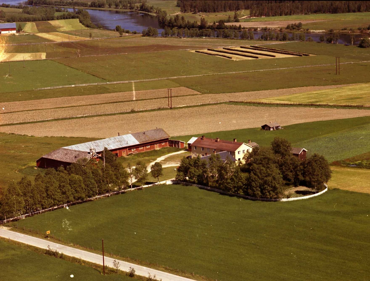 Widerøes Flyveselskap A/S, Gårdsbruk.
