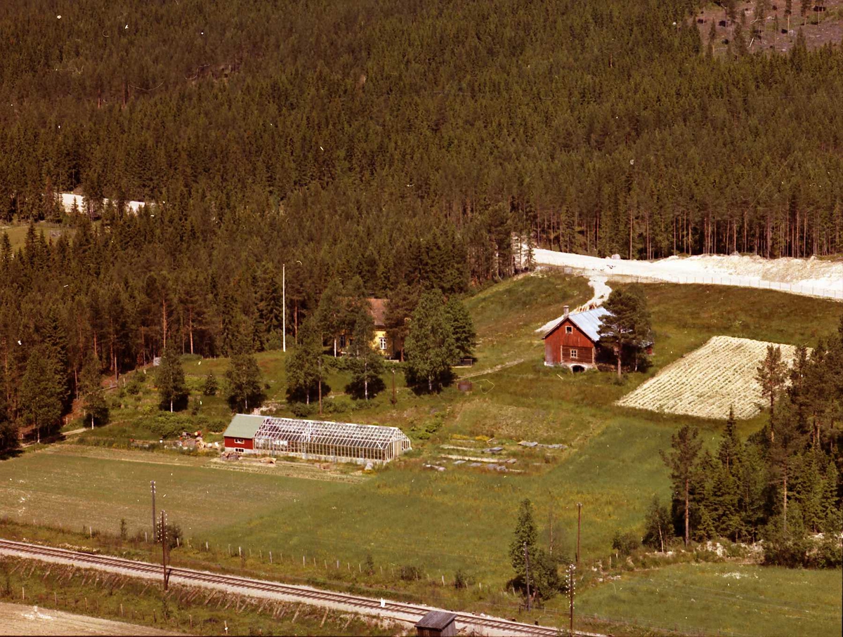 Widerøes Flyveselskap A/S, Gårdsplass.